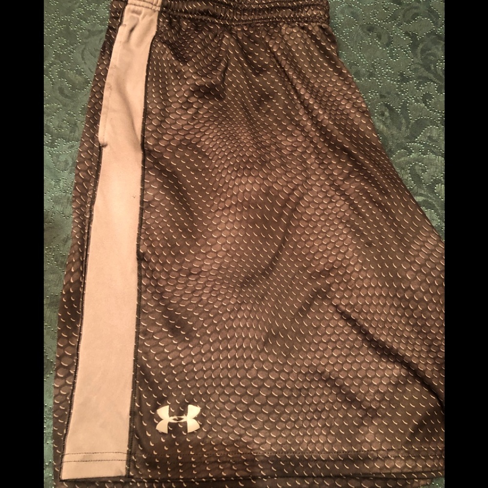 UA mens shorts black/gray. size 2XL